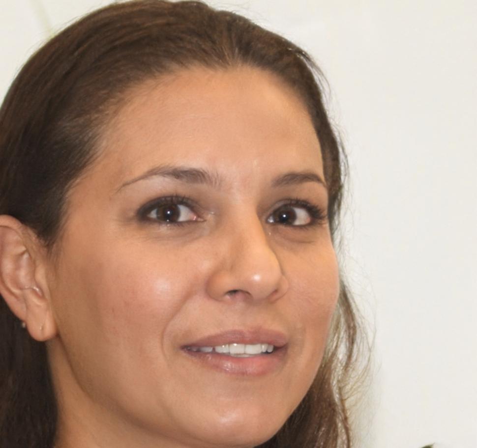 María Elena Rodríguez - Analista Financiera